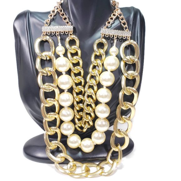 Unknown Jewelry - Heavy Gold Chain Faux Pearl Necklace 19"